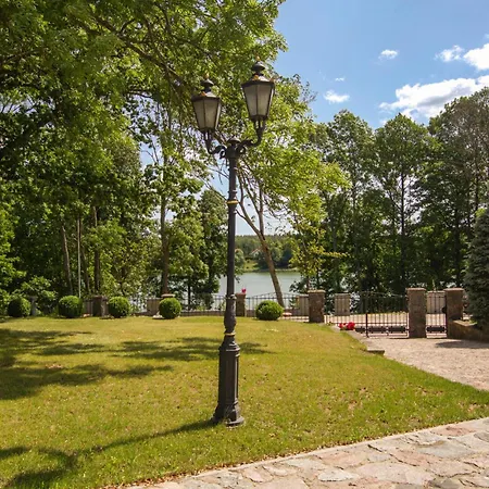 Amazing In With Lake View Дом отдыха