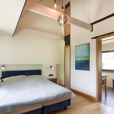 Amazing In With Lake View
