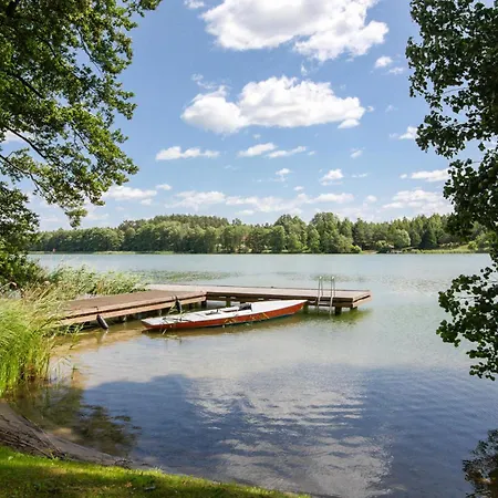 Amazing In With Lake View Дом отдыха *
